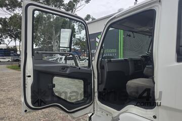 2017 Mitsubishi Fuso 4x2 Curtainsider w/Tailgate (Manual)