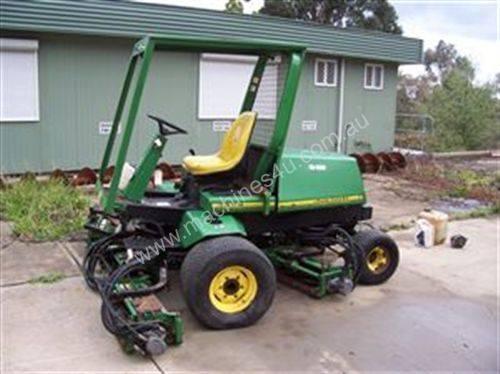 Used John Deere 3235 Ride On Mowers (29769) - Main Image