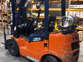 HELI 2.5T LPG CONTAINER ENTRY FORKLIFT - LOW HOURS - picture0' - Click to enlarge