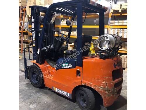 HELI 2.5T LPG CONTAINER ENTRY FORKLIFT - LOW HOURS