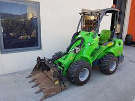Used 2015 Avant 528 Mini Articulated Loader - picture2' - Click to enlarge