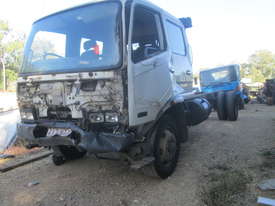 2002 Mitsubishi FM618 - Wrecking - Stock ID 1536 - picture0' - Click to enlarge