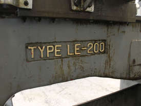 Takisawa LE 200/900 Centre Lathe  - picture2' - Click to enlarge