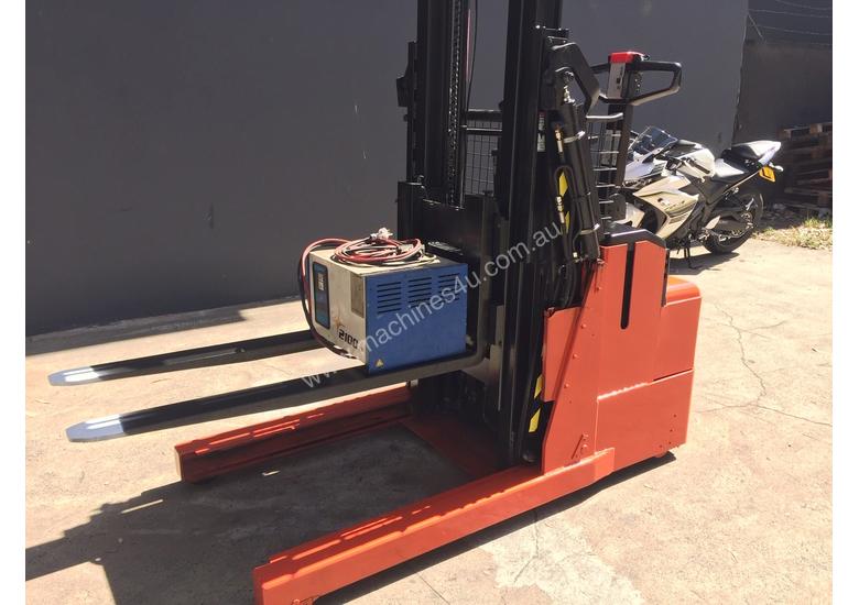 caption BT Staxio Electric Mini Reach Walkie Stacker - Fully Refurbished & Repainted