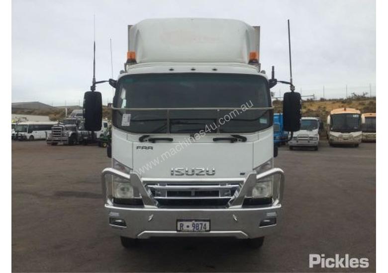 caption 2009 Isuzu FRR600 Long
