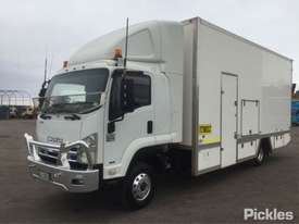 2009 Isuzu FRR600 Long - picture2' - Click to enlarge