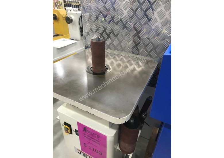 caption Bobbin sander large table