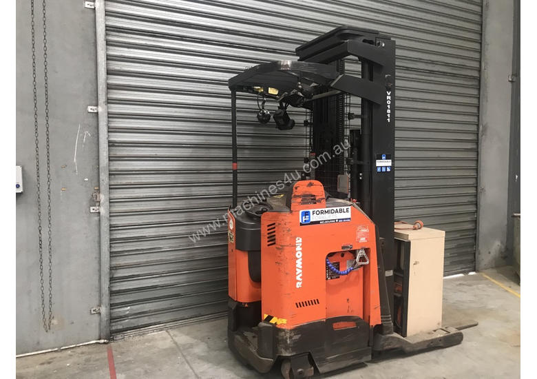 caption Raymond 7400 Reach Forklift Forklift