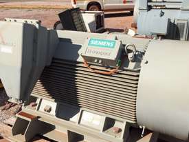 380 kw 500 hp 6 pole 6600 volt 400 frame Siemens AC Electric Motor - picture0' - Click to enlarge