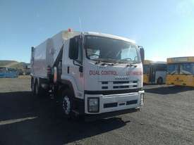 Isuzu FVY 1400 - picture0' - Click to enlarge