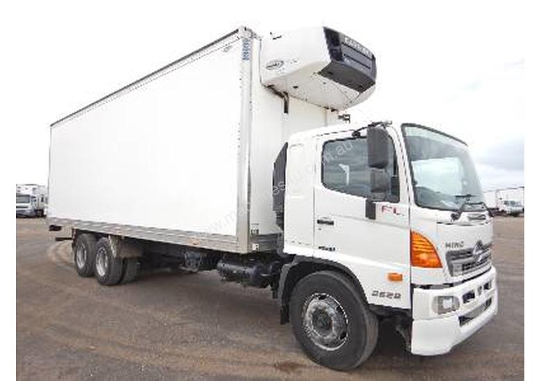 caption HINO FL8J Reefer Truck