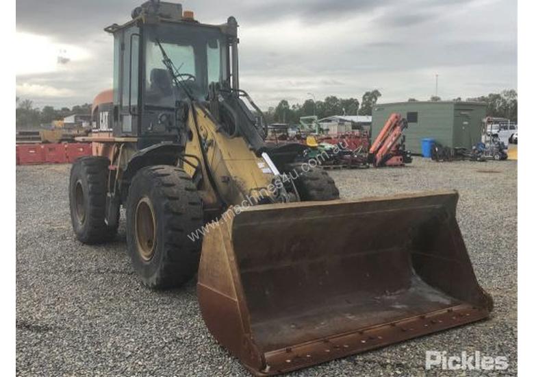 caption 2004 Caterpillar 924G