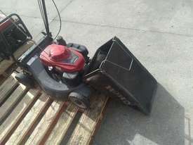 Honda HRU216 Mower - picture0' - Click to enlarge