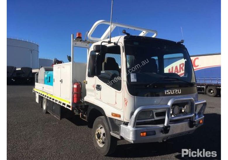 caption 2007 Isuzu FRR500