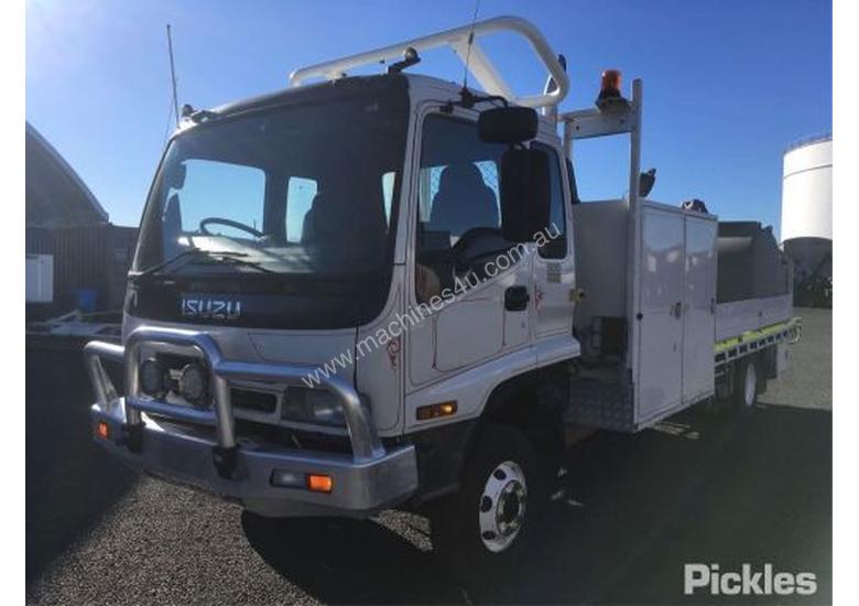 caption 2007 Isuzu FRR500