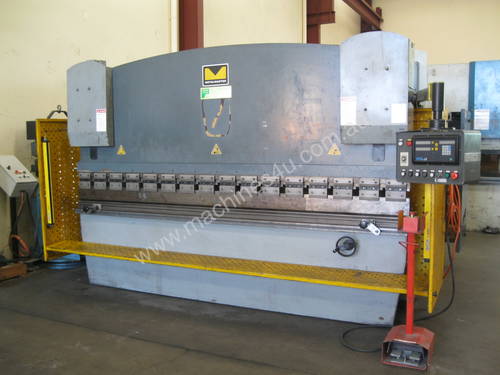 Metalmaster 3.2 metre x 63 Ton Hydraulic Pressbrake