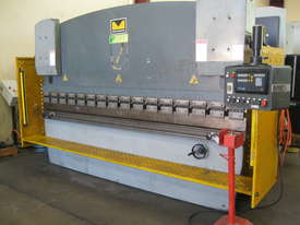 Metalmaster 3.2 metre x 63 Ton Hydraulic Pressbrake - picture0' - Click to enlarge