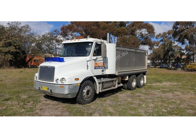 caption Used 2004 Freightliner 6x4 Tipper Truck for sale