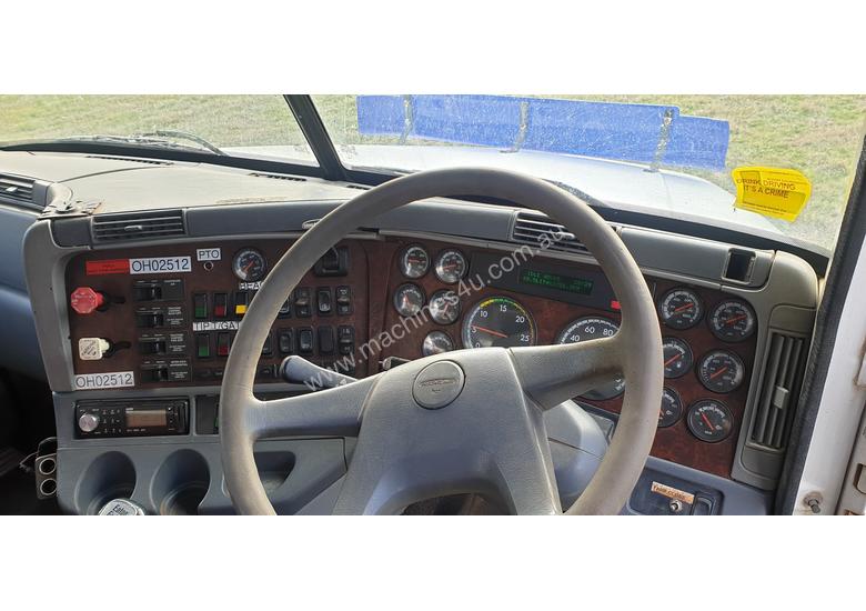 caption Used 2004 Freightliner 6x4 Tipper Truck for sale