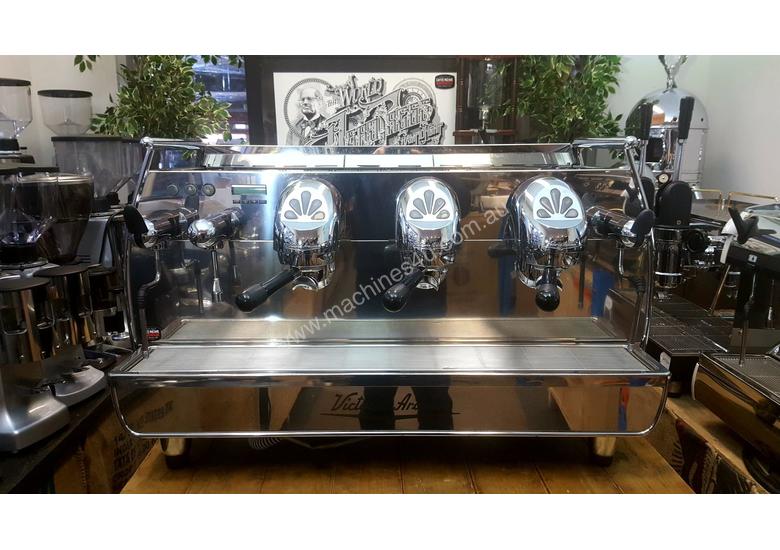 Used Victoria Arduino VICTORIA ARDUINO ADONIS 3 GROUP BLACK ESPRESSO