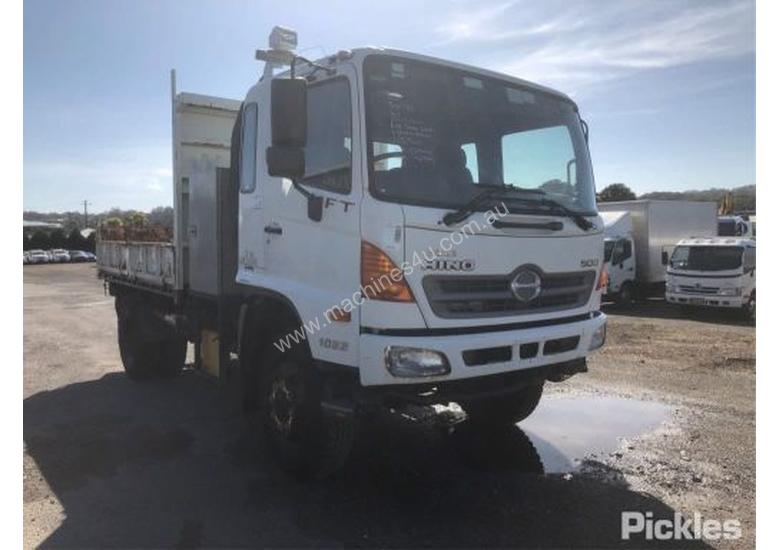 Buy Used Hino 2010 Hino FT8J Tautliner Trailer in , - Listed on Machines4u