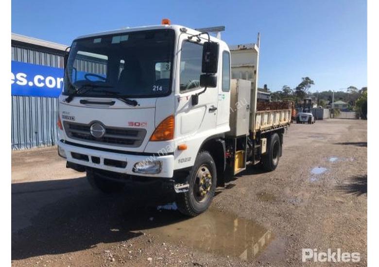 Buy Used Hino 2010 Hino FT8J Tautliner Trailer in , - Listed on Machines4u