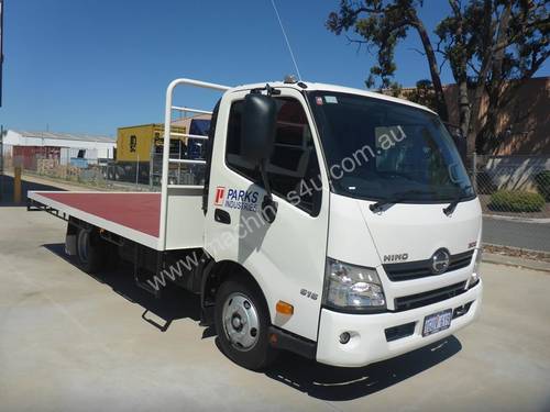 2019 Hino 300 Series 616 Medium Tray Back Truck