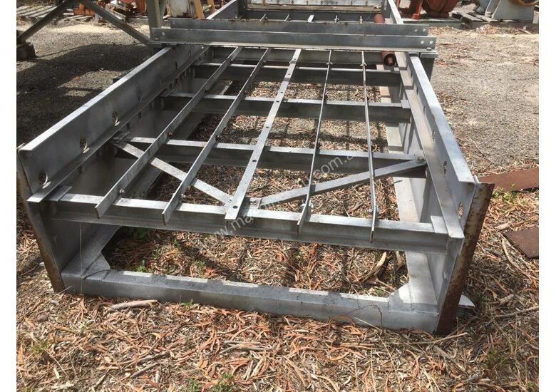 caption Allis Chalmers Screen 5' x 12' unused