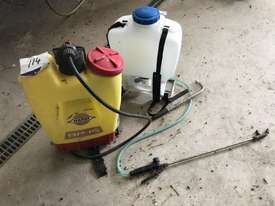 Quantity of 2 Chemical Spray Guns - picture1' - Click to enlarge