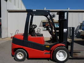 DIESEL FORKLIFT LOW HOURS - picture0' - Click to enlarge