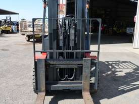 DIESEL FORKLIFT LOW HOURS - picture1' - Click to enlarge