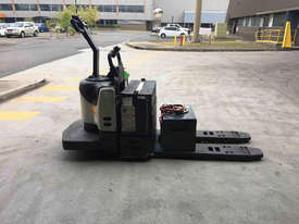 Crown PE 4500 Series  Pallet Jack Jack/Lifting - picture0' - Click to enlarge