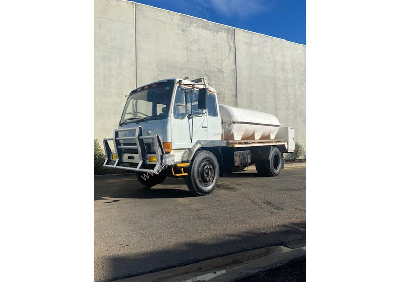 caption Mitsubishi FM515 Water truck Truck