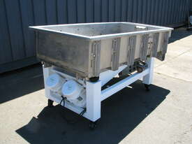 Large Vibrating Vibratory Tray Feeder  - picture0' - Click to enlarge