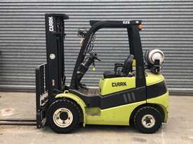 Robust 5.2m Lifting 2.5t LPG CLARK Forklift - Hire - picture0' - Click to enlarge