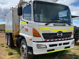 Hino FMIJ Watercart - picture1' - Click to enlarge