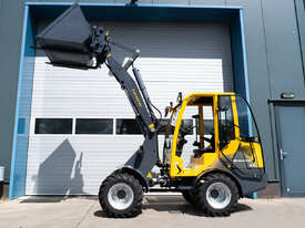 Mini Loader 3100mm Lift Height - picture2' - Click to enlarge