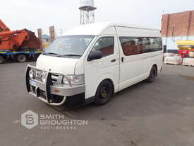 2007 TOYOTA COMMUTER KDH 223R 10 SEATER BUS - picture2' - Click to enlarge