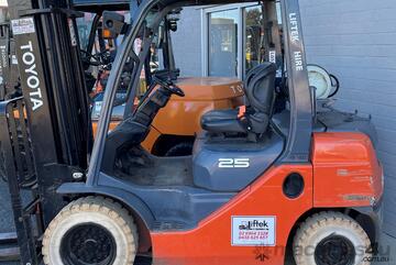   Toyota 2.5TON Forklift For Sale