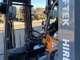 Used Toyota 2.5TON Forklift For Sale - picture2' - Click to enlarge