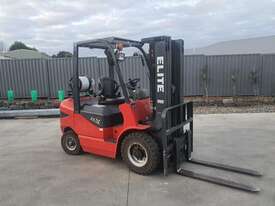 Forklift 2.5T Container Mast  - picture0' - Click to enlarge