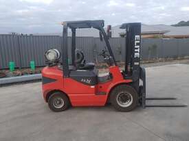 Forklift 2.5T Container Mast  - picture0' - Click to enlarge