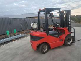 Forklift 2.5T Container Mast  - picture1' - Click to enlarge