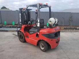 Forklift 2.5T Container Mast  - picture2' - Click to enlarge