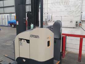 Like new Ride on Reach forklift Picker - picture2' - Click to enlarge