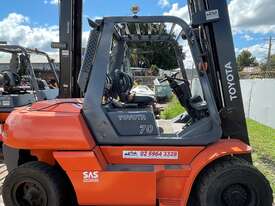 Used Toyota 7.0TON Forklift For Sale - picture0' - Click to enlarge