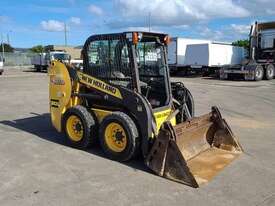 New Holland L215 - picture0' - Click to enlarge