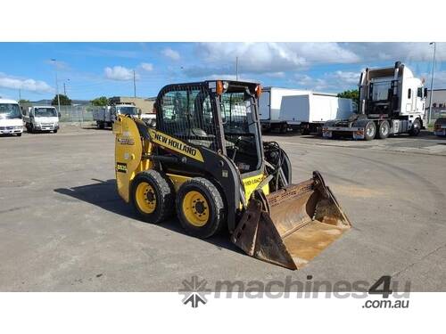 New Holland L215