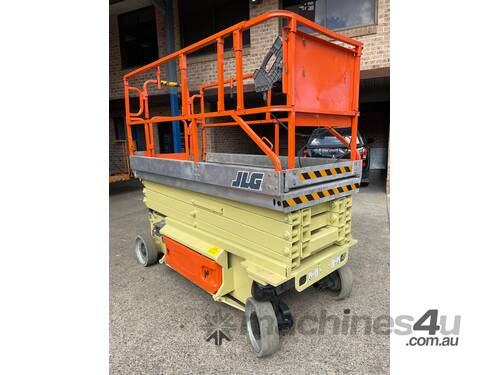 JLG 2646ES  scissor lift. Low hours Great condition