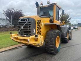 Loader Volvo L60F Quick hitch bucket Ex-council - picture1' - Click to enlarge